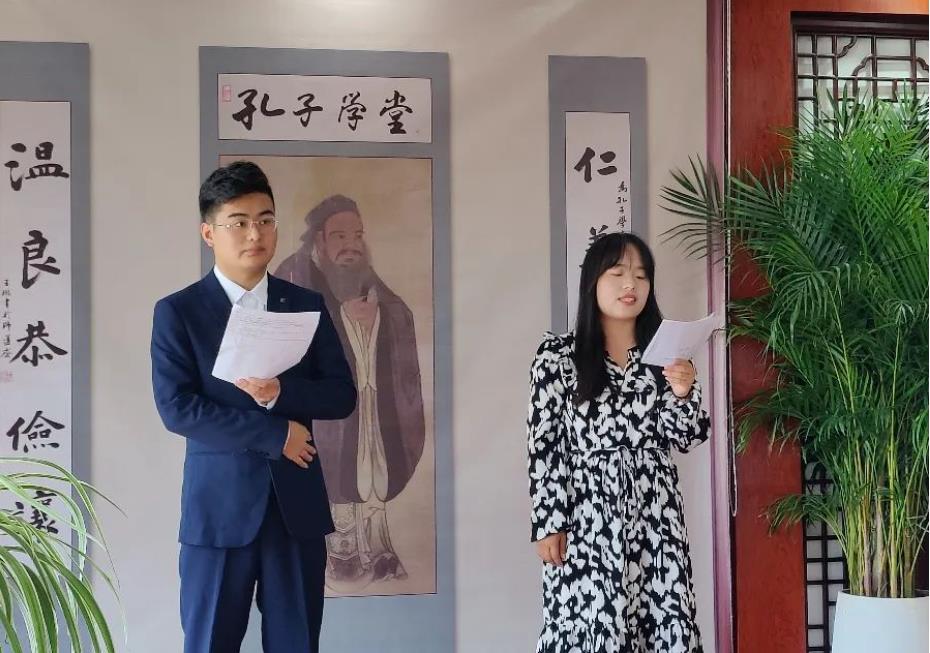明德学院雅悦吟诵社举办“青春自有诗意”主题吟诵比赛活动