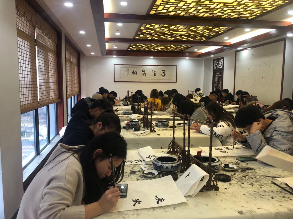 明德学院举办“墨香海院”书法大赛