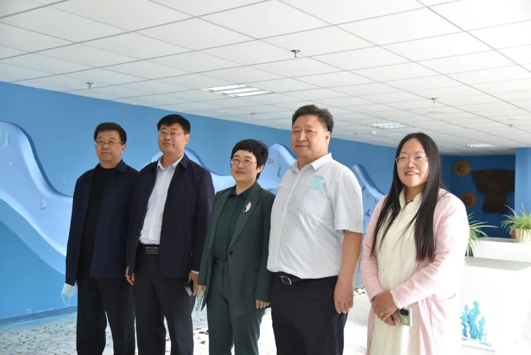 荣成市领导莅临明德学院参观调研