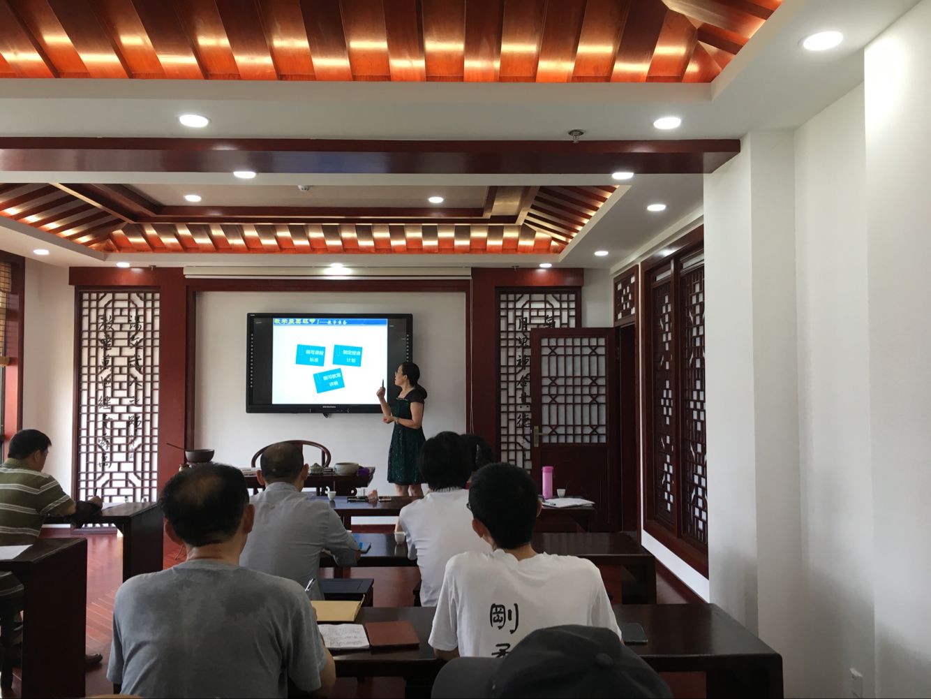 明德学院召开全体外聘教师工作培训会