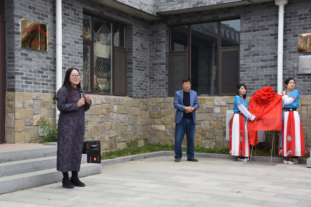 明德学院“国学教育社会实践基地”挂牌仪式在留村举行